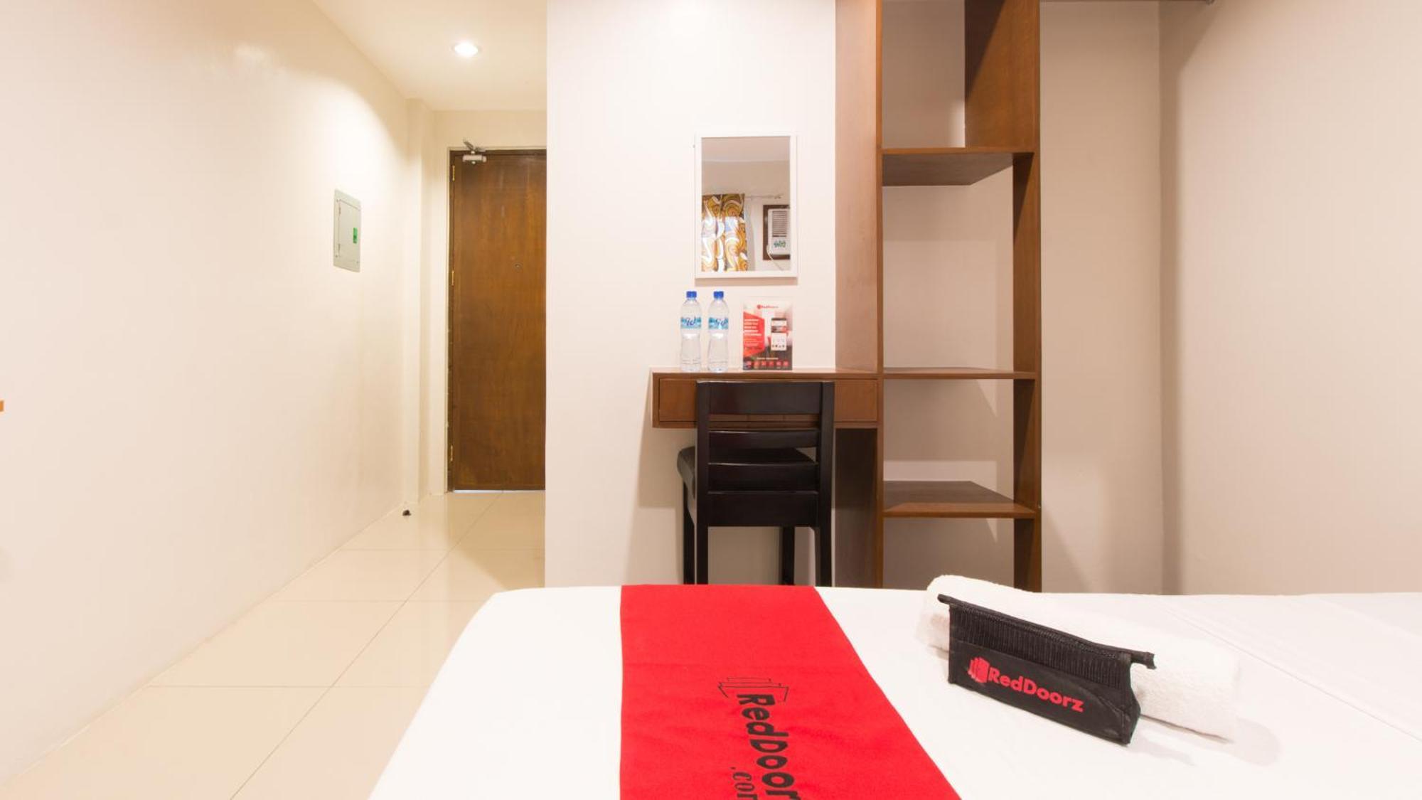 Reddoorz Plus @ Diola Villamonte Bacolod Dış mekan fotoğraf